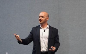 NO_Mike_Portrait_Speaker_Risk_Intelligence